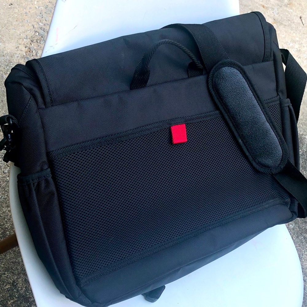 Swiss Gear Laptop Messenger Bag. Interior Padded Laptop Section. - Picture 10 of 11